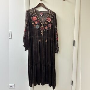 Johnny was velvet dress size XL